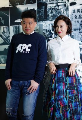 惠英红真是女神级人物,59岁穿黑色轻纱礼服,优雅又霸气